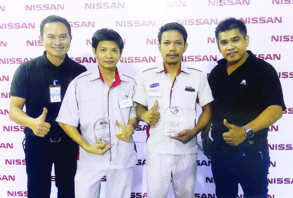 ชนะเลิศ - ชาญณัฎฐ์ แขวงนคร ผู้ชำนาญการด้านสี และ บุรพา แก้วเมือง จนท.ฝึกอบรมด้านเทคนิค บริษัท แอ็กซอลตา โค้ทติ้ง ซิสเต็มส์ (ประเทศไทย) แสดงความยินดีแก่ โยธิน ตะเนา  ผู้ได้รับรางวัลชนะเลิศ จากบริษัท นิสสัน ไทเกอร์ ออโต้คาร์ และ เจษฎา รัตมุนี ผู้ได้รับรางวัลรองชนะเลิศอันดับ 1 จากบริษัท สยามนิสสัน ปัตตานี (2000) ในการแข่งขันนิสสัน สกิลคอนเทสต์ 2016 ณ บริษัท นิสสัน มอเตอร์ เมื่อเร็วๆ นี้