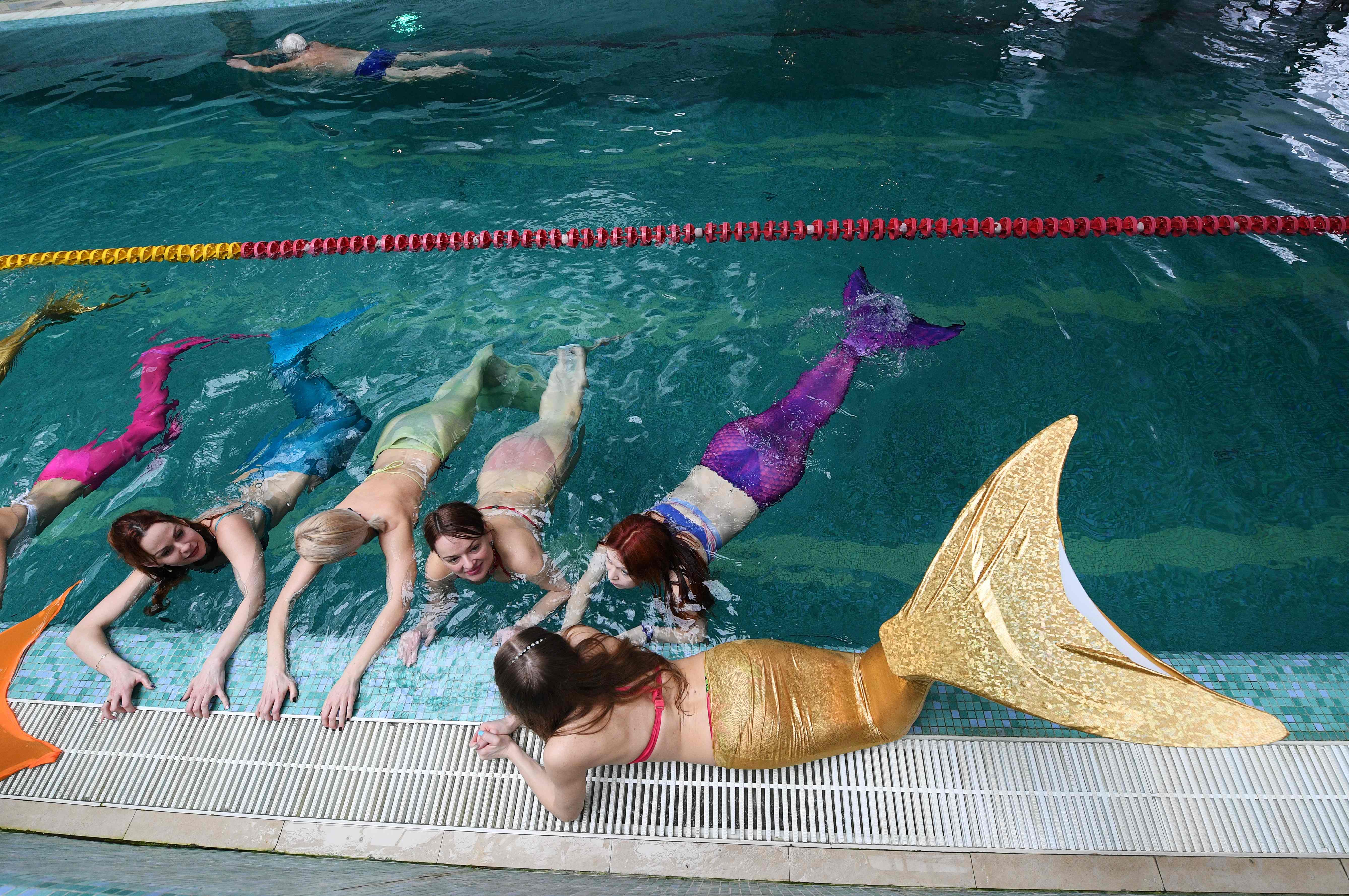 RUSSIA-LIFESTYLE-FITNESS-MERMAIDS-OFFBEAT