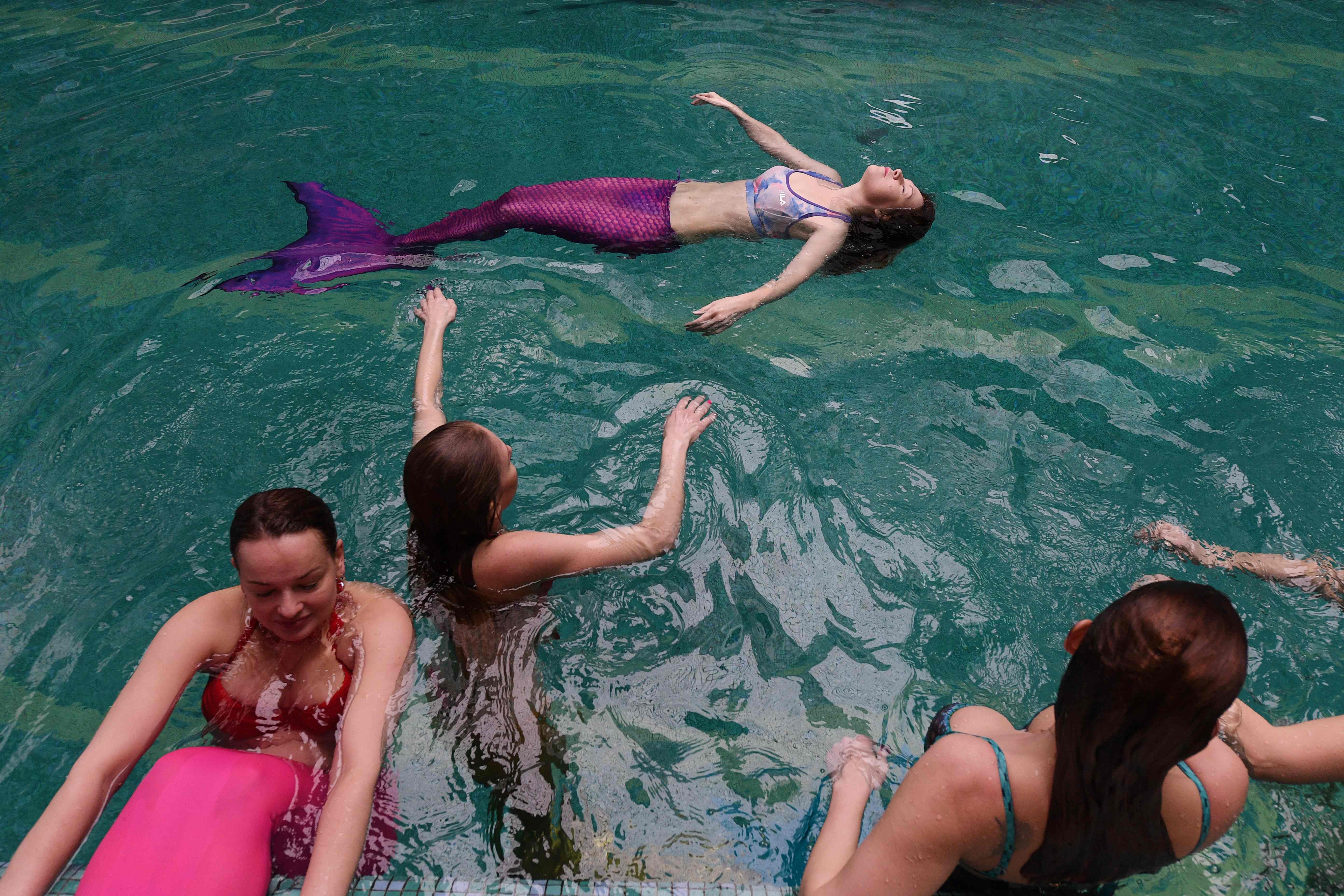 RUSSIA-LIFESTYLE-FITNESS-MERMAIDS-OFFBEAT