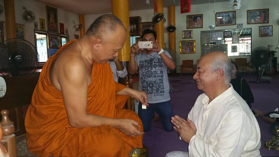 พระอาจารย์มิตซูโอะ คเวสโก ลงนะหน้าทอง 1
