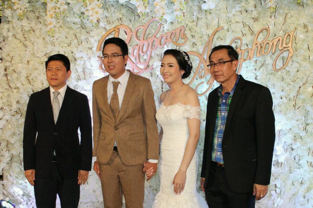 มงคลสมรส - บุญลือ ประเสริฐโสภา อดีต รมช.ศึกษาธิการ ร่วมอวยพรแสดงความยินดี งานฉลองมงคลสมรส รับพร บุตรตรี ประสาร รุ่งนภา นาคะเต กับอภิพงษ์ บุตรชาย พงษ์ศักดิ์ กิจประเสริฐ รองนายก อบจ.ราชบุรี และอารีย์ กิจประเสริฐ ณ วิทยาลัยเทคนิคราชบุรี เมื่อเร็วๆ นี้ 