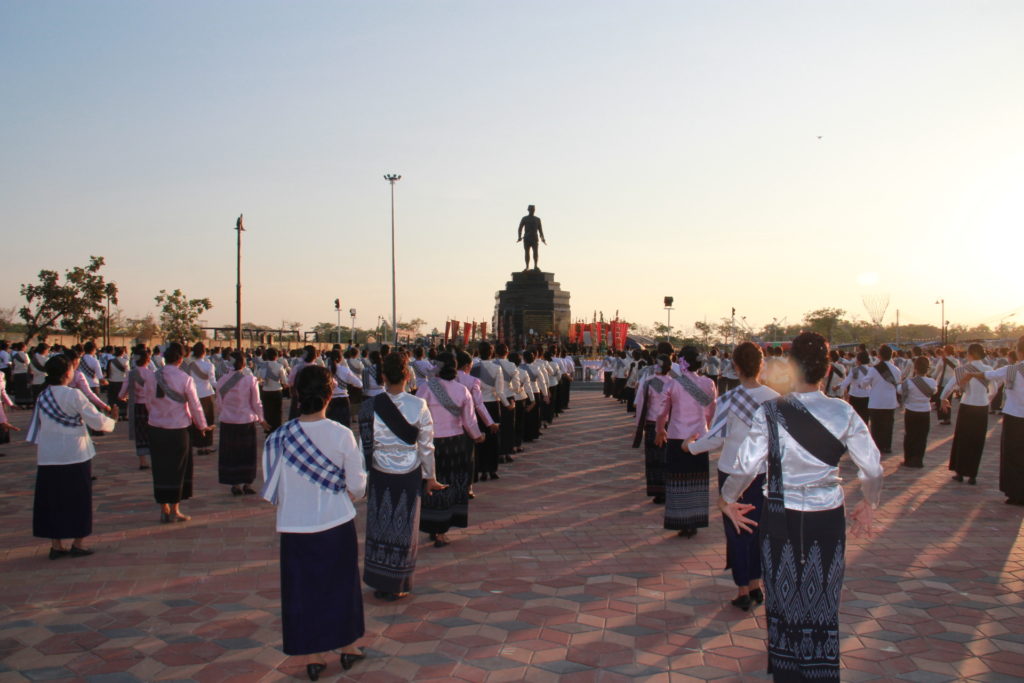 ยโสธร รำบวงสรวง2
