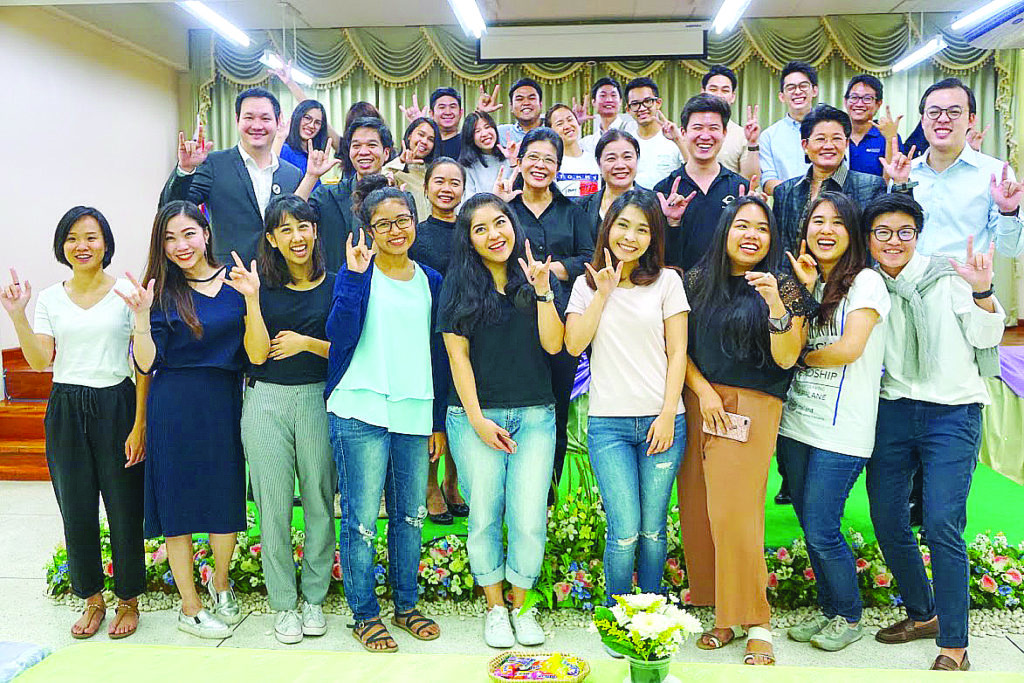 เยี่ยมโครงการ - คุณหญิงสุดารัตน์ เกยุราพันธุ์ ประธานมูลนิธิ “ไทยพึ่งไทย” เยี่ยมชมโครงการ Saturday School Season 5 ที่โรงเรียนแก่นทองอุปถัมภ์ กทม. ซึ่งถือเป็น 1 ใน 8 สถาบันการศึกษาที่เข้าร่วมโครงการ เพื่อช่วยยกระดับการศึกษาของประเทศ พัฒนาการเรียนการสอนที่ต่างออกไปจากการเรียนรู้เพียงแค่ในชั้นเรียน