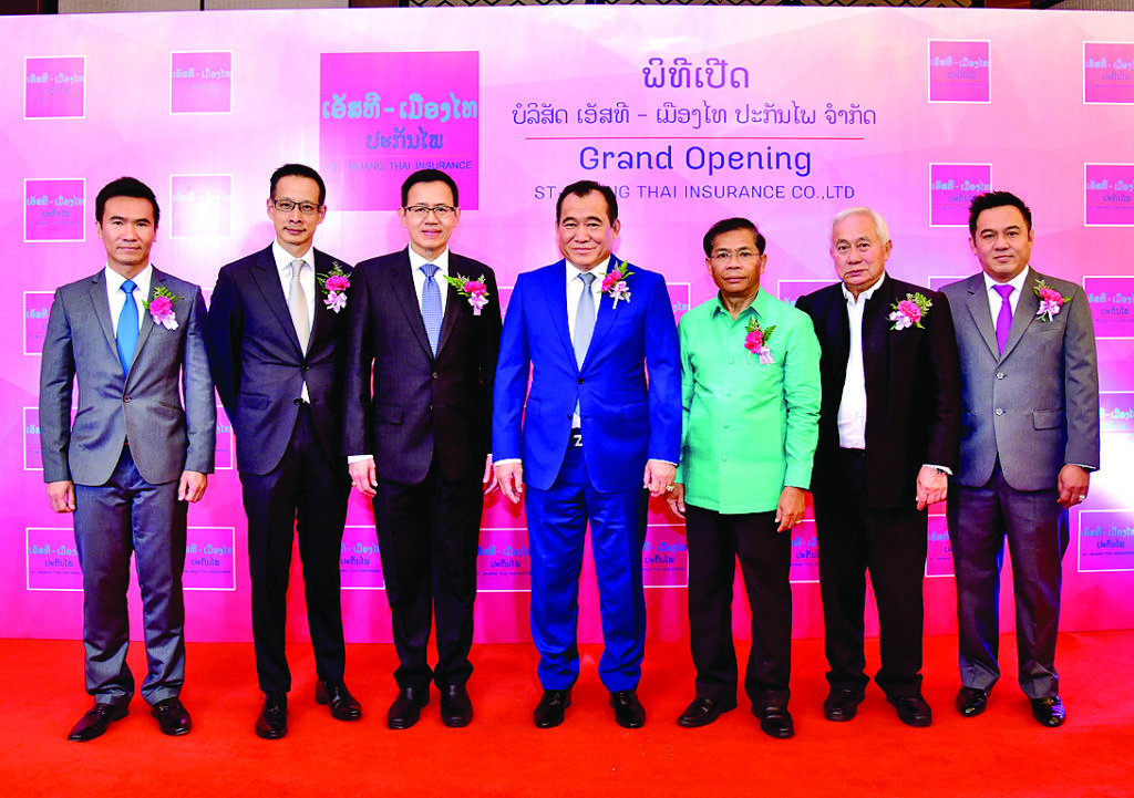 เปิดบริษัท - สาระ ล่ำซำ กก.ผจก. และ ปธ.เจ้าหน้าที่บริหาร บมจ.เมืองไทยประกันชีวิต, สีทัด ไซสุลิวง ปธ.บ. เอสที กรุ๊ป จำกัด ผู้ซึ่งประกอบธุรกิจ ธ.เอสที (ST Bank) และ ชิงชัย หาญเจนลักษณ์ รอง ปธ.กก.บมจ.เมืองไทยประกันภัย ร่วมพิธีเปิดตัว บ.เอสที-เมืองไทย ประกันภัย จำกัด โดยมี สีลา เวียงแก้ว รองรัฐมนตรี กระทรวงการเงิน และ สุทธิพล ทวีชัยการ เลขาธิการสำนักงานกำกับและส่งเสริมการประกอบธุรกิจประกันภัย (คปภ.) ร่วมงาน ณ นครหลวงเวียงจันทน์ สปป.ลาว เมื่อเร็วๆ นี้  