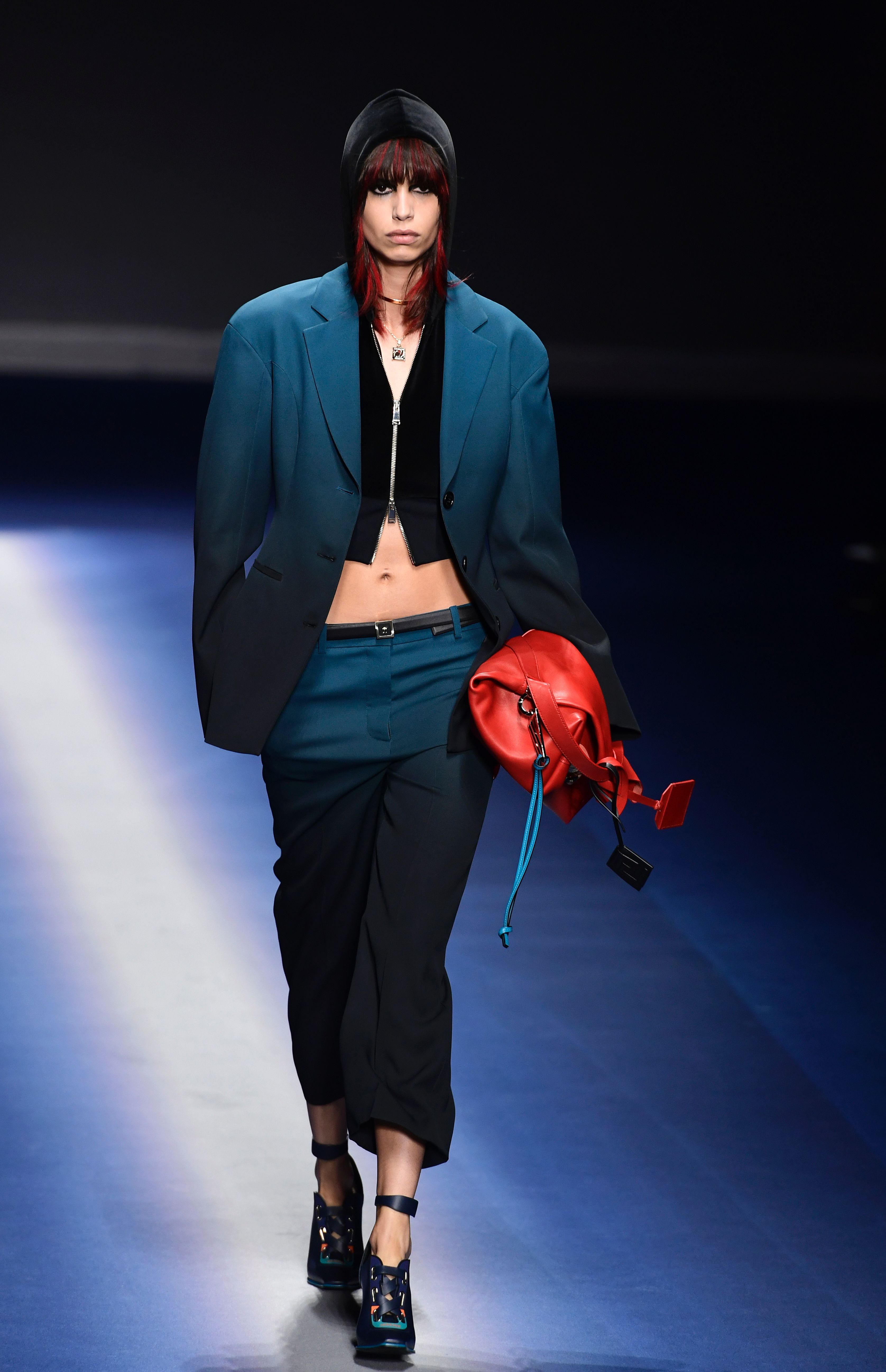 A model presents a creation for fashion house Versace during the Women's Fall/Winter 2017/2018 fashion week in Milan, on February 23, 2017. / AFP PHOTO / Miguel MEDINA