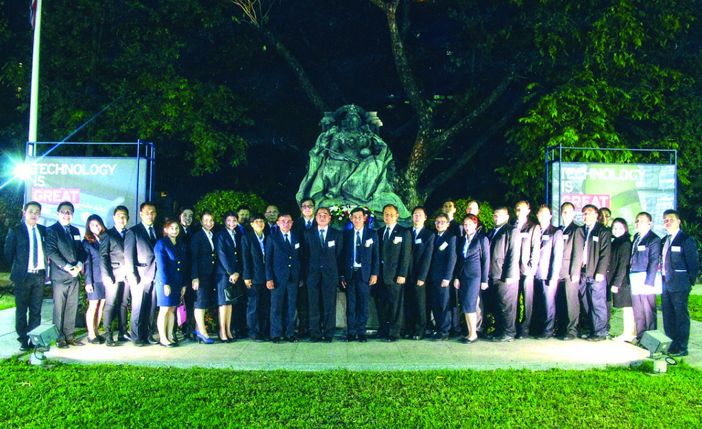 ไทยก้าวสู่ยุค 4.0 - สถานเอกอัครราชทูตอังกฤษประจำประเทศไทย ได้จัดงาน UK-Thailand Aerospace and Advanced Engineering Partnership 4.0 แสดงเจตจำนงในความร่วมมือกับประเทศไทย โดยการจับมือทางด้านอากาศยาน และด้านวิศวกรรมระดับสูง ในการพัฒนาประเทศไทยเข้าสู่ยุคไทยแลนด์ 4.0 ตามโครงการของรัฐบาล โดยมี พลอากาศเอก พงศธร บัวทรัพย์ ปธ.กก.บห.สทป. และพลเอก สมพงศ์ มุกดาสกุล ผอ.สทป. ที่สถานเอกอัครราชทูตอังกฤษประจำประเทศไทย