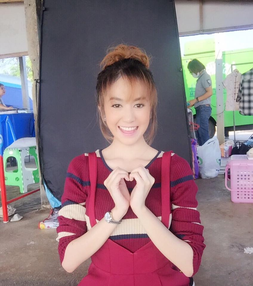 เปิดประวัติ "แป้ง พรภัสร์ชนก"ลูกไชยา มิตรชัย งานบันเทิงอื้อ-เคยบอกสื่อว่าเป็น "น้อง-หลาน"