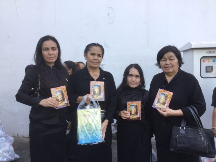 เพียงใจ (ขวาสุด)-ดร.ดาราวรรณ (ซ้ายสุด)