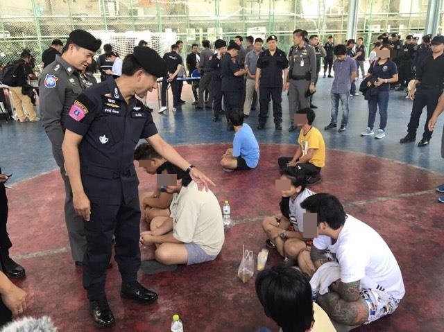 ดินแดง1