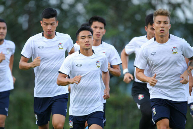 นักฟุตบอลทีมชาติไทยซ้อมวันแรก-2