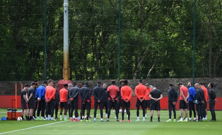 FBL-EUR-C3-MAN UTD-TRAINING-BRITAIN-ATTACK