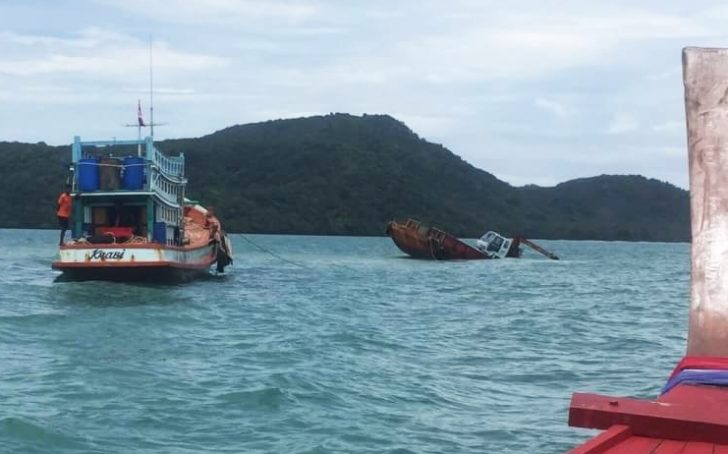 เรือขนสินค้าอับปาง