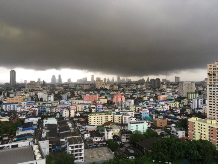 ฝนตก เมฆครึ้ม
