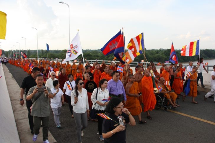 3.เดินข้ามสะพานแม่น้ำเซกง อ.สตึงเครง