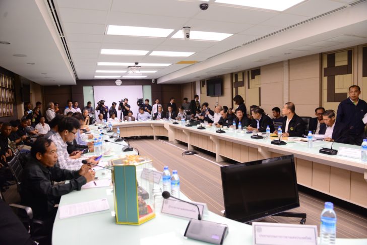บรรยากาศชาวสวนยางบุดพบพล.อ.ฉัตรชัย สาริกัลยะ รมว.เกษตรฯ