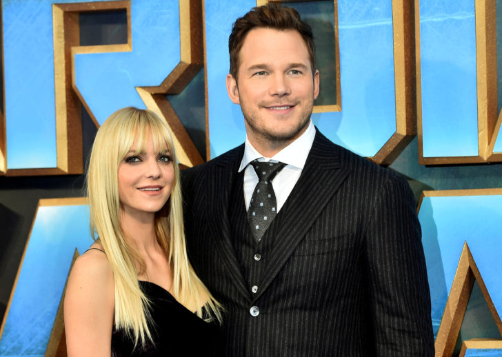 FILE PHOTO Chris Pratt poses with his wife Anna Faris as they attend a premiere of the film