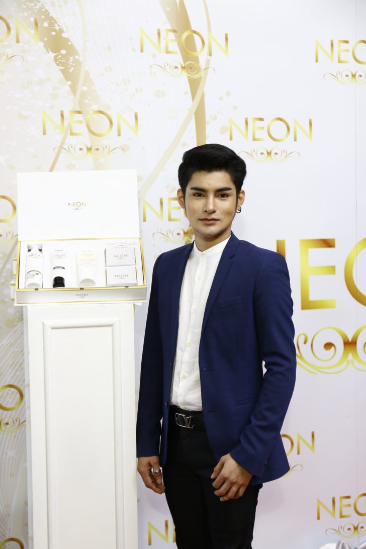 นายธนกฤต ผ่องใส กรรมการผู้จัดการ บริษัท นีออนไวท์ ไทยแลนด์ จำกัด