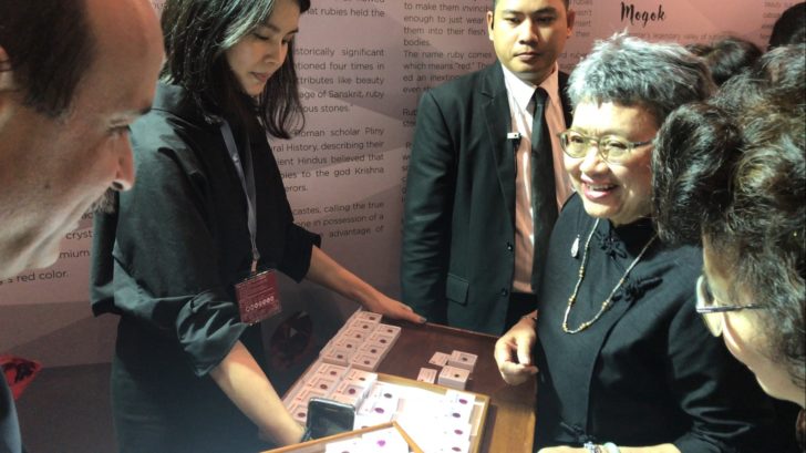 นางอภิรดี ตันตราภรณ์