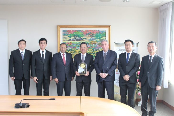 รูปภาพรับรางวัล เจ ดี พาวเวอร์