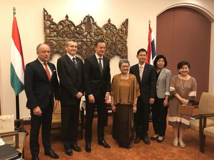 อภิรดีพบฮังการี