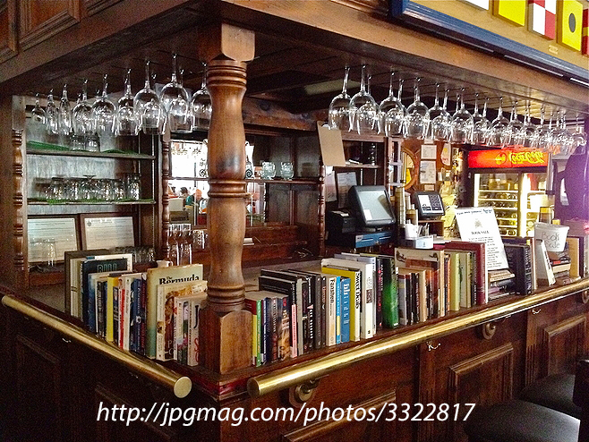 ทางเลือก-ทางรอด ของร้านหนังสืออิสระในยุคดิจิทัล โดย : ทีปกร วุฒิพิทยามงคล ทางเลือก-ทางรอด ของร้านหนังสืออิสระในยุคดิจิทัล โดย : ทีปกร วุฒิพิทยามงคล