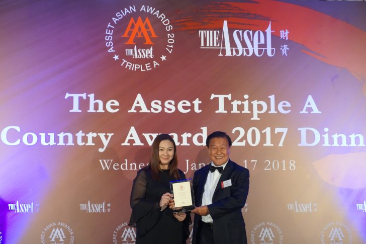BBL รับมอบรางวัล The Asset คุณคณิต - คุณศิริวรรณ