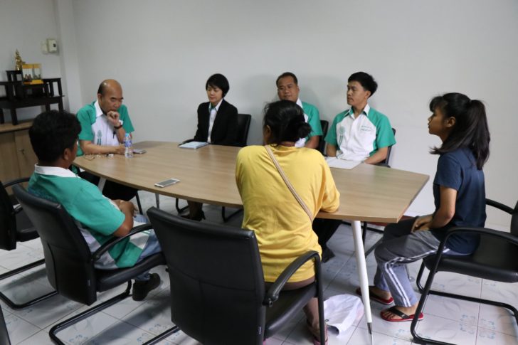 บรรยากาศเจรจาไกล่เกลี่ยด.ญ.ถูกถีบ อุดร