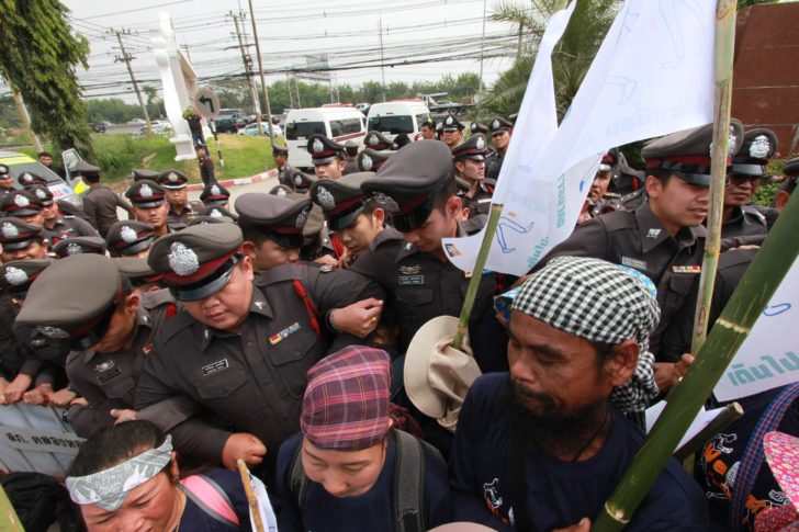 ประท้วง (13)