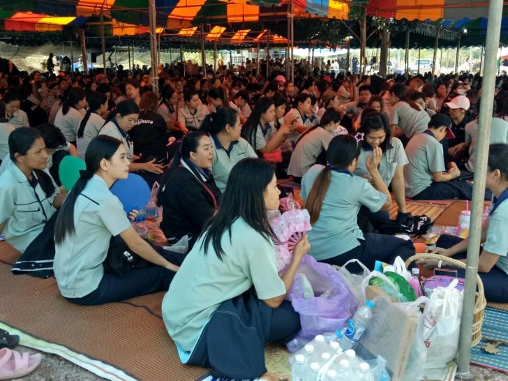 พนักงานฟูจิคูระประท้วงขอโบนัสเพิ่ม