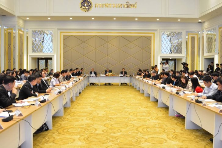 สนธิรัตน์ ถกเอกชน