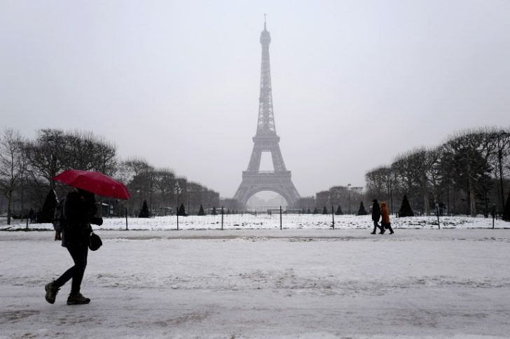 FRANCE-TOURISM-WEATHER-PARIS