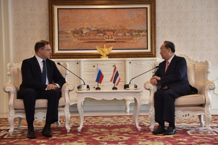 สนธิรัตน์ ถกรัสเซีย