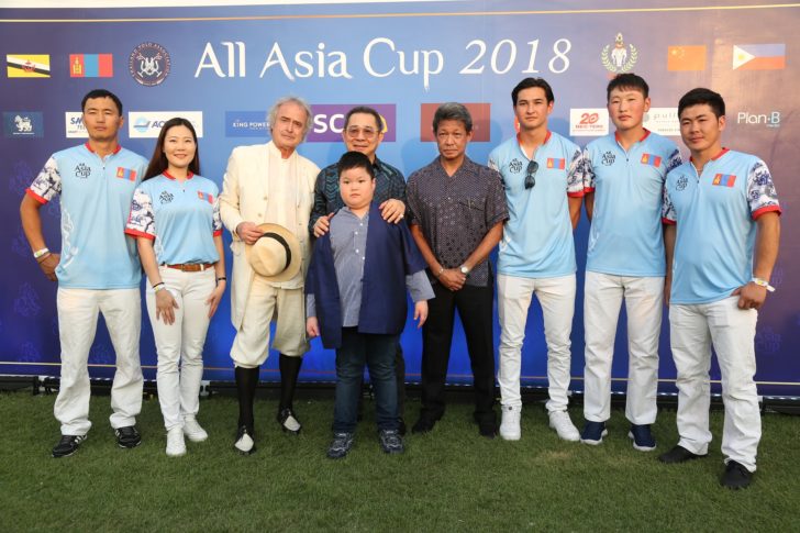 เจ้าชายเจฟรี โบลเกียห์และนักกีฬาขี่ม้าโปโลทีมชาติมองโกเลีย