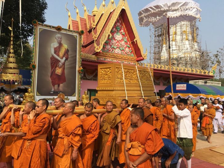 เผาพระ