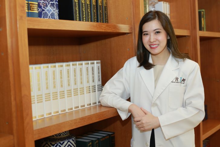 01 แพทย์หญิงวริศรา ตันยิ่งยง