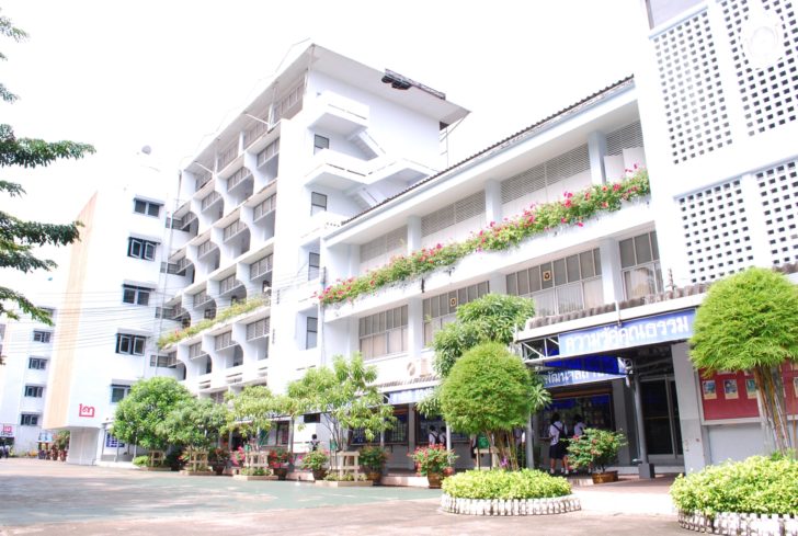 โรงเรียนยานนาเวศวิทยาคม