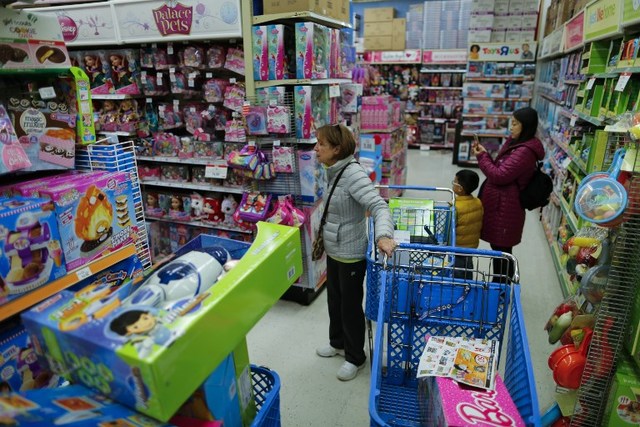 Holiday Shoppers Get An Early Start On Thanksgiving Day