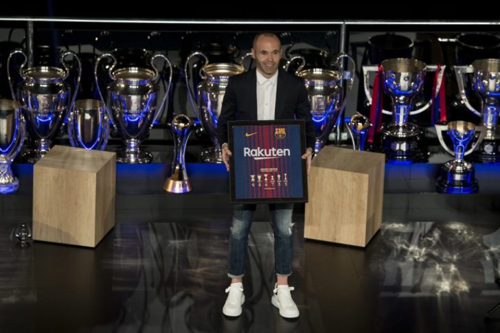 FBL-ESP-LIGA-BARCELONA-INIESTA-TRIBUTE