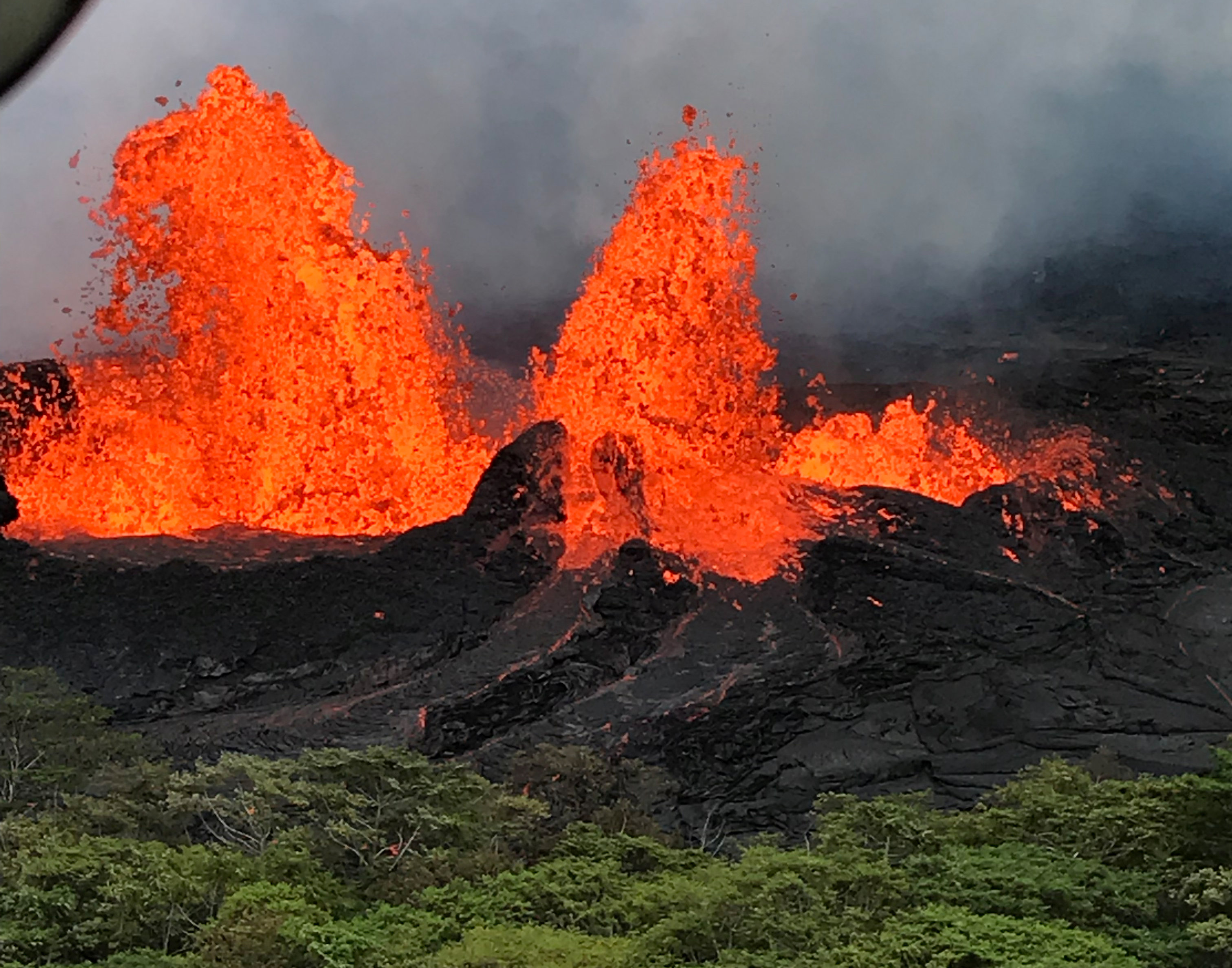 Lava fountain is observed from a helicopter flight over the Fissure 22