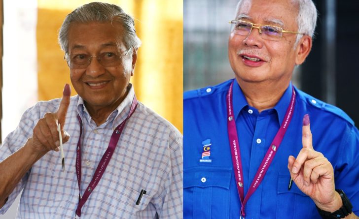 Mahathir Mohamad, former Malaysian prime minister and opposition candidate for Pakatan Harapan (Alliance of Hope), casts his ballot during the general election in Alor Setar