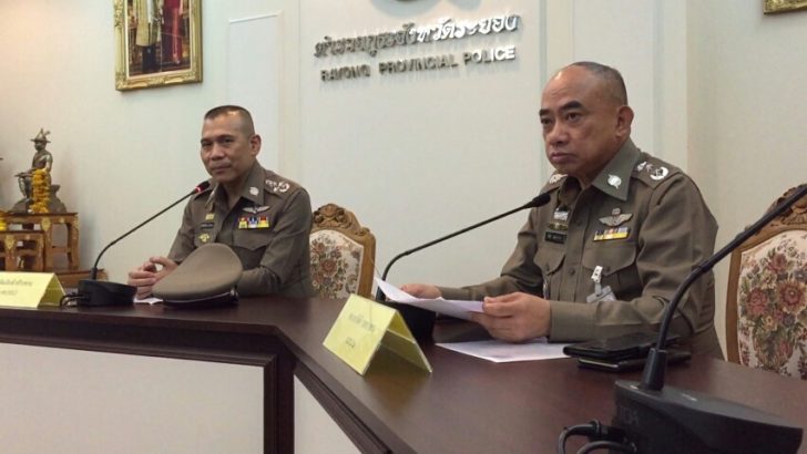 พล.ต.อ.เฉลิมเกียรติ ศรีวรขาน (ซ้าย)