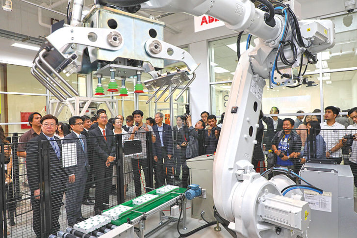 ABB รุ่น IRB-6700