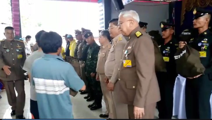 พระราชทานถุงยังชีพ2