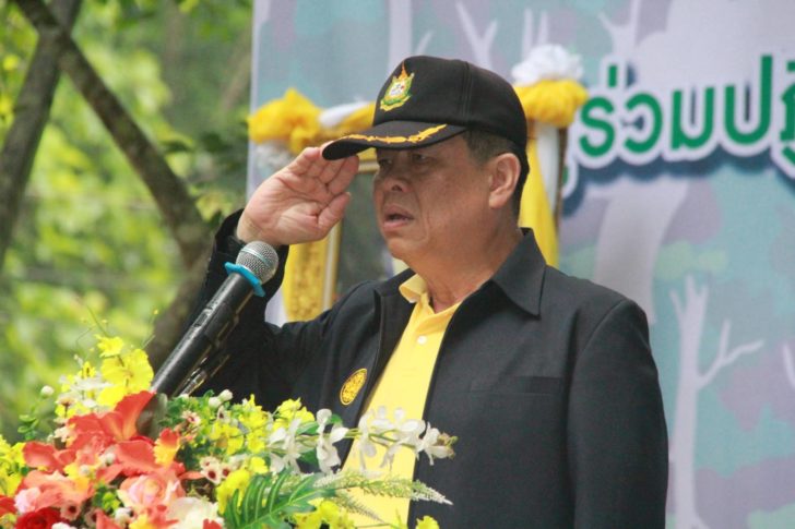 พลเอกสุรศักดิ์ กาญจนรัตน์ รัฐมนตรีว่าการกระทรวงทรัยยากรธรรมชาติและสิ่งแวดล้อม