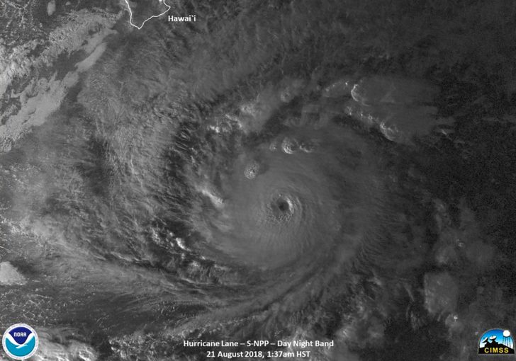 FILES-US-WEATHER-HURRICANE-HAWAII