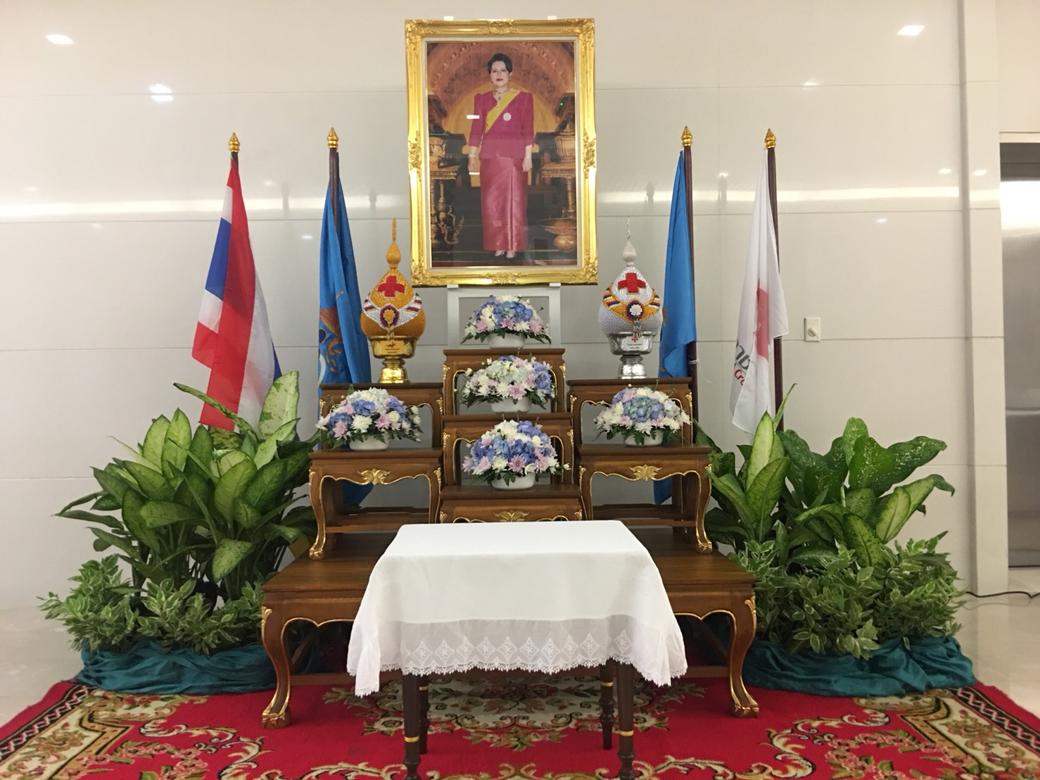พสกนิกรลงนามถวายพระพร 'สมเด็จพระราชินี ในร.9' ขอให้ทรงหาย ...