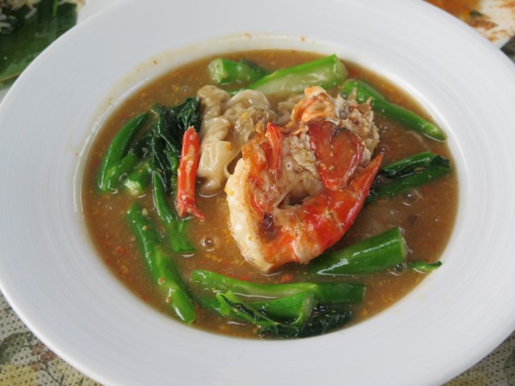 06LengKee Samyan เส้นใหญ่ราดหน้ากุ้งแม่น้ำ