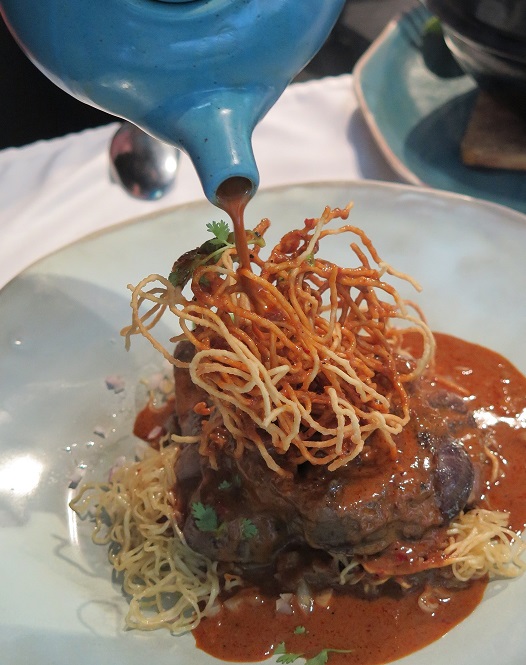 อ ษยา สยามม สคล บ Issaya Siamese Club จ ดจ านแบบไทยๆ ในหน าตาท นสม ย คอล มน ตามรอยพ อไปช ม