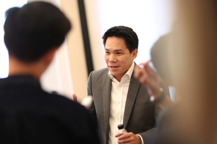 นายสุริพงษ์ ตันติยานนท์ ผู้จัดการวีซ่า ประจำประเทศไทย