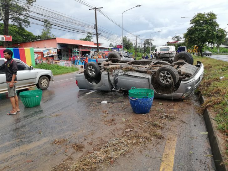 อุบลราชธานี-หนุ่มซิ่งฝ่าฝนแหกโค้ง2